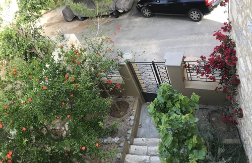 Ierapetra Casa | Casa de piedra espaciosa independiente tradicional en un pequeño pueblo