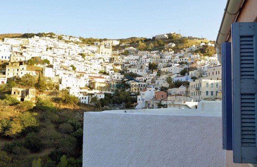 Kea Casa | Casa tradicional de piedra en Ioulis (Kea) con una vista fantástica.