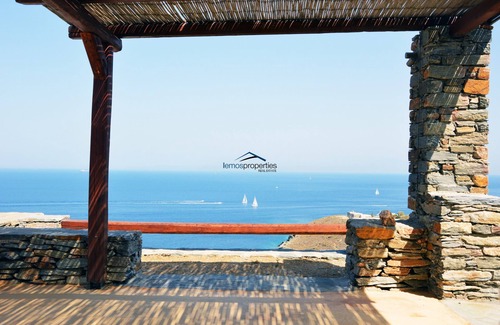 Kea Villa | Villa tradicional de piedra con piscina y fantásticas vistas al mar.