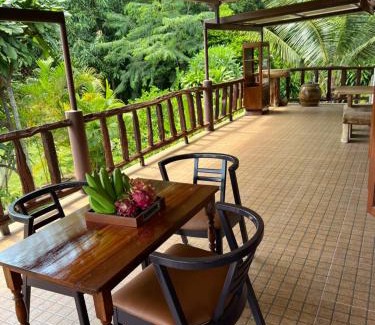 Rayong Casa | Traditional Thai house บ้านเรือนไทย ใกล้หาดระยอง