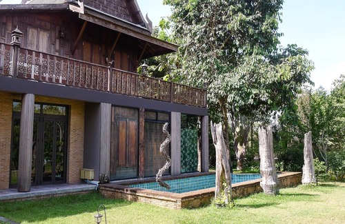 Lat Krabang Villa | Traditional Thai Wood House based Modern Villa Resort w/ Garden