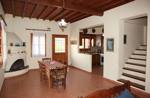 Glossa Villa | Villa tradicional María O con fantásticas vistas entre el bosque de montaña y el mar.