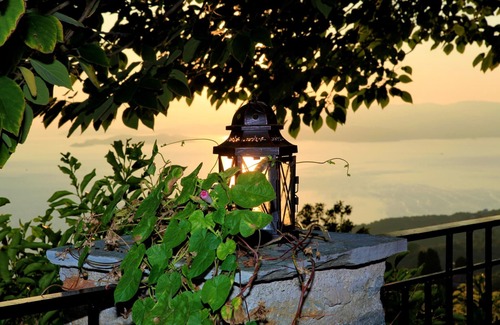 Glossa Villa | Villa tradicional María O con fantásticas vistas entre el bosque de montaña y el mar.