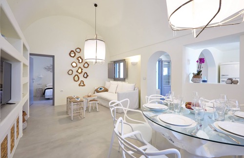 Kamari Villa | Villa tradicional con piscina climatizada privada