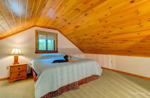 Canadensis Casa | Traditional Wooden Cabin Rental in the Poconos, Pennsylvania