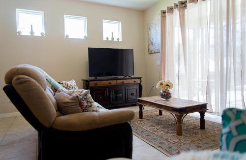 Trafalgar Village Casa | Trafalgar Retreat