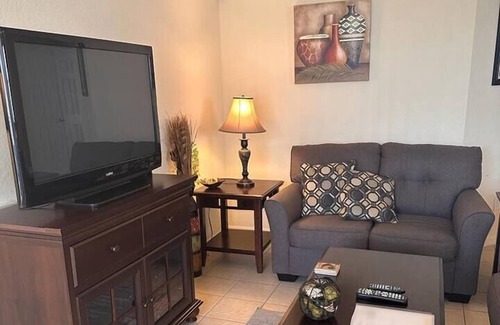 Trafalgar Village Condominio | Trafalgar Village 4 bed / 3 bath pool & spa