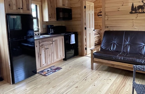 Ashley Oaks Cabina | Trail 22 lodge. Direct access to Windrock Trail.