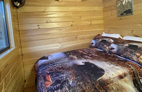 Ashley Oaks Cabina | Trail 22 lodge. Direct access to Windrock Trail.