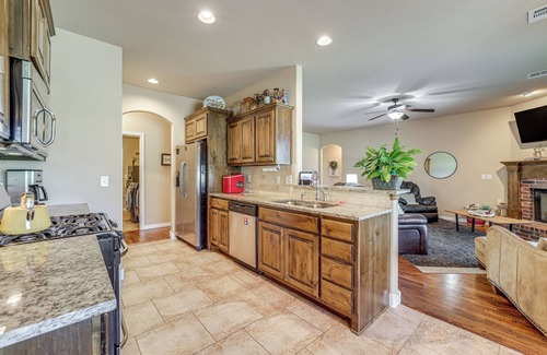 Verdigris Casa | Trail Access + Patio: Peaceful Tulsa Area Retreat