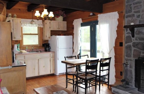 Townsend Cabina | Trail's End Cabin at Country Manor Acres