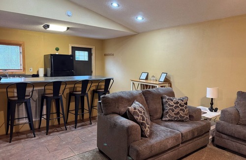 Matewan Cabina | Trailhead Riverfront Cabin