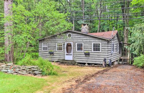 Greentown Casa | Trails and Creek On-Site Tranquil Greentown Cabin