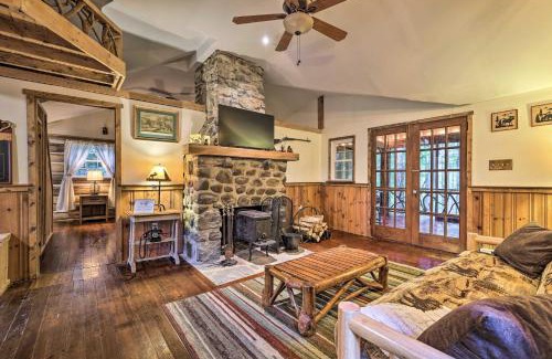 Greentown Casa | Trails and Creek On-Site Tranquil Greentown Cabin