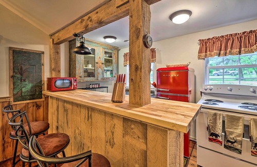 Greentown Cabina | Trails & Creek On-Site: Tranquil Greentown Cabin