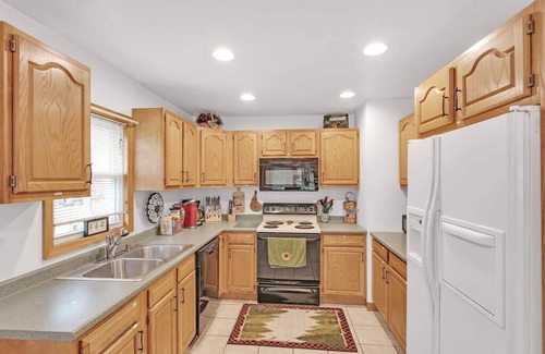 Champion Casa | Trailside Chalet featuring Wrap Around Deck & Private Hot Tub just outside of 7 Springs Resort