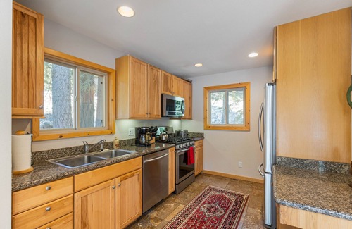 Alpine Meadows Casa | Trailside in Alpine by Tahoe Getaways - Pet-Friendly 6BR w/ Hot Tub & Shuttle
