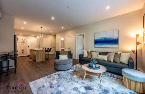 Golden Condominio | Trailside Vista | Huge Patio | BBQ | AC | Downtown
