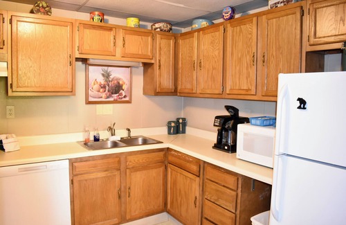 Kyle Apartamento | Train View a spacious 3-bedroom upstairs apartment with WiFi in Northfork