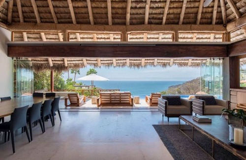 La Cruz de Huanacaxtle Apartamento | Luxury staffed villa with access to beach