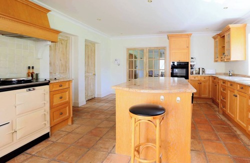 Malahide Casa | Tranquil 18th Century with tennis court!