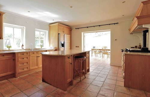 Malahide Casa | Tranquil 18th Century with tennis court!