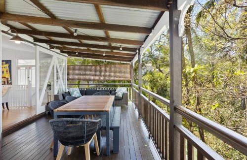 Bardon Casa | Tranquil 2-Bed Family Home with Deck Among Trees