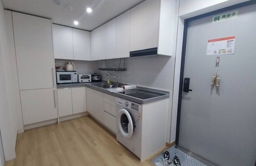 Sangsu-dong Apartamento | Tranquil 2-bedroom apartment in Seoul with AC, WiFi. Enjoy your stay