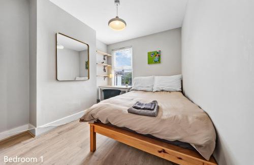 West Ham Villa | Tranquil 2 Bedroom Rose Cottage near Stratford