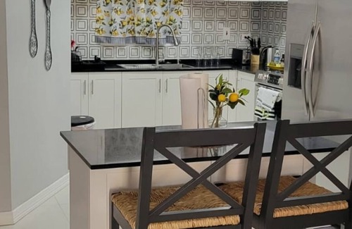 Molynes Gardens Apartamento | Tranquil 2 beds 2.5 bath nestled in a Beautiful Neighborhood..