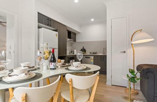 Browns Plains Casa | Tranquil 2BR Retreat with Local Charm and Comfort