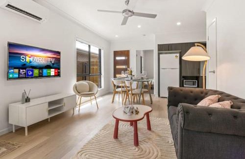 Browns Plains Casa | Tranquil 2BR Retreat with Local Charm and Comfort