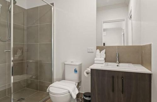 Browns Plains Casa | Tranquil 2BR Retreat with Local Charm and Comfort