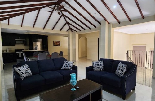 Primo Tapia Casa | Tranquil 3-bedroom house with WiFi in Baja California