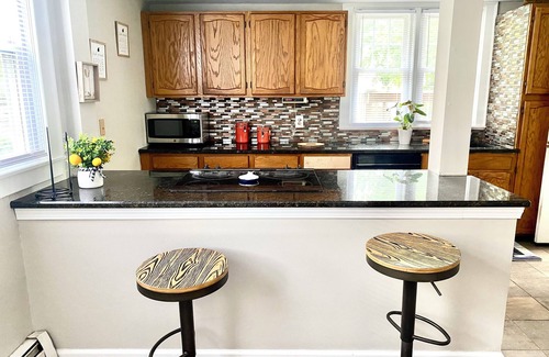 Hartford Casa | Tranquil 3-bedroom house with additional full-size sofa bed in Hartford