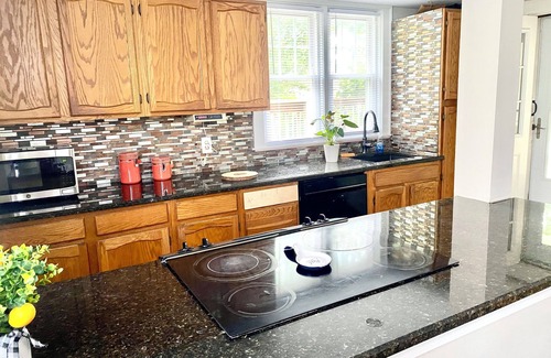 Hartford Casa | Tranquil 3-bedroom house with additional full-size sofa bed in Hartford
