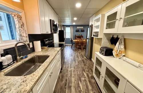 Blossvale Cabaña | Tranquil 3-bedroom Sylvan Beach Cottage