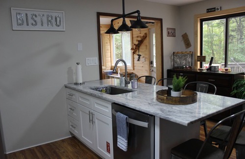Pocono Lake Cabaña | Tranquil 3-bedroom cottage across from the lake