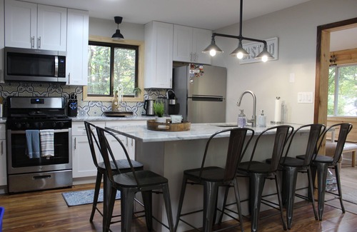 Pocono Lake Cabaña | Tranquil 3-bedroom cottage across from the lake