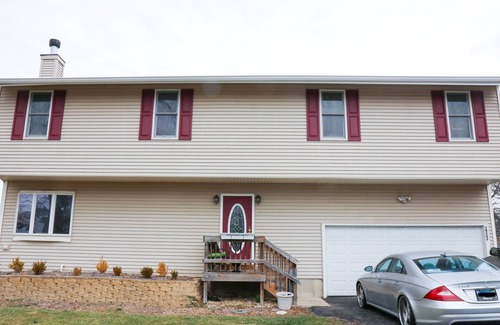 Fox Valley Casa | Tranquil 4-bedroom house in Glen Ellyn.Your ideal home away from home!
