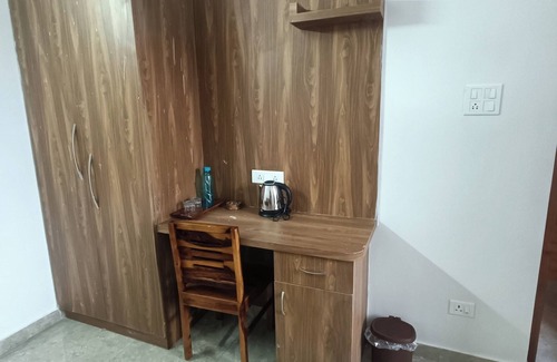 Kumharsain Casa | Tranquil 4-bedrooms in Narkanda.nNestled in the middle of Apple Orchards
