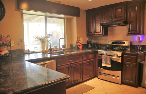 Southridge Village Casa | Tranquil 4BR/3BA private house w/ inviting yard perfect for any type of stay