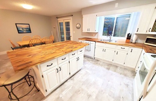 Sauble Beach Casa | Tranquil Air Conditioned Bungalow