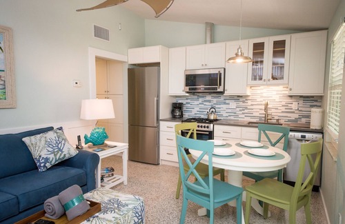 Holmes Beach Apartamento | Tranquila Anna Maria Island Resort, Unidad 1 ... Solo 4 unidades, todos los servicios, VIDEO.