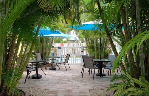 Holmes Beach Apartamento | Tranquila Anna Maria Island Resort, Unidad 2 ... Solo 4 unidades, todos los servicios, VIDEO.