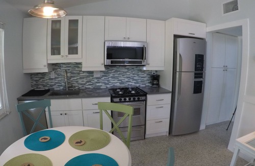 Holmes Beach Apartamento | Tranquila Anna Maria Island Resort, Unidad 3 ... Solo 4 unidades, todos los servicios, VIDEO.