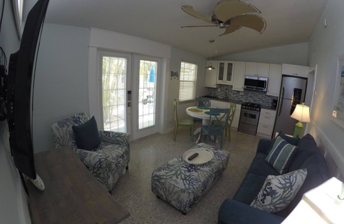Holmes Beach Apartamento | Tranquila Anna Maria Island Resort, Unidad 3 ... Solo 4 unidades, todos los servicios, VIDEO.