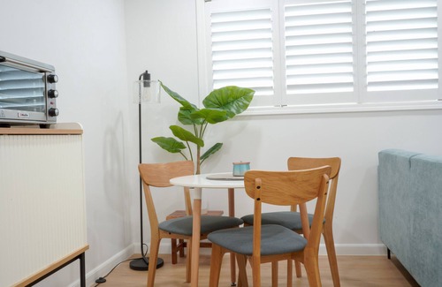 Eastern Honolulu Casa | Tranquil and Chic 1 Bd and Bth with Car and Sauna