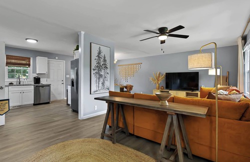 East Raleigh Casa | Tranquil and comfy 4-bedroom house- games, grill, yard in Raleigh!