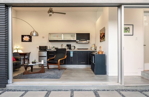 Venice Cabaña | TRANQUIL AND CONTEMPORARY SECLUDED GUEST HOUSE, VENICE CA